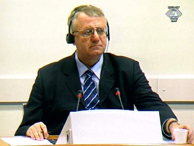 Глава Сербской радикальной партии Воислав Шешель, дело которого находится на рассмотрении в Международном трибунале по бывшей Югославии (МТБЮ), переведен в голландскую больницу