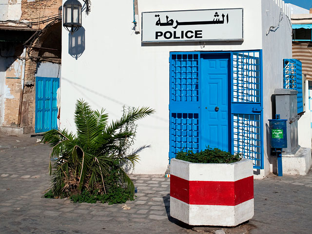 В Тунисе очередной акт самосожжения. Как передает ИТАР-ТАСС, 46-летняя женщина покончила с собой в тунисском городе Сфакс, расположенном в 270 км к юго-востоку от столицы государства - Туниса
