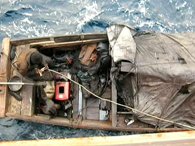 В приморский порт Находка доставлены двое северокорейских рыбаков, снятых в Японском море с обездвиженной лодки