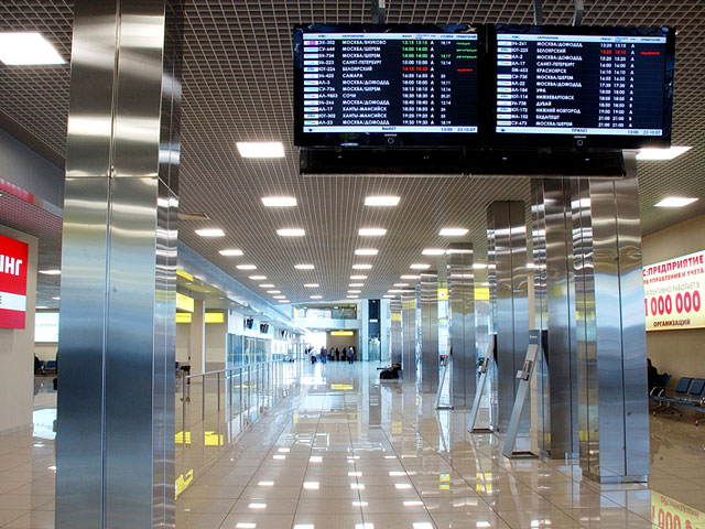 В аэропорту "Кольцово" в Екатеринбурге произошло задымление, пришлось эвакуировать пассажиров