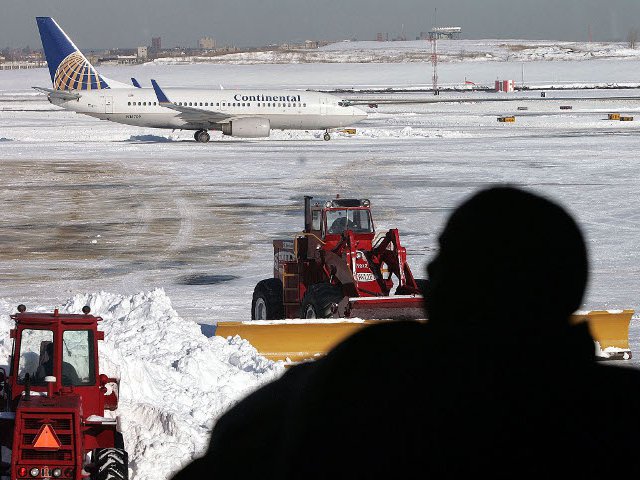 Снежная буря на северо-востоке США привела к приостановке работы двух крупных международных аэропортов