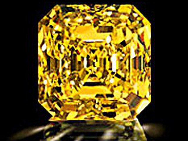 Крупный желтый бриллиант весом более 16 карат, похищенный в ходе ограбления известного лондонского ювелирного магазина Graff более четырех лет назад, был обнаружен в Нью-Йорке