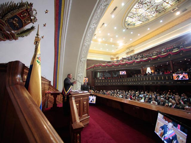 Президент Венесуэлы Уго Чавес поставил очередной рекорд по длительности выступления - почти 11 часов в пятницу он представлял депутатам Национальной ассамблеи доклад об итогах минувшего года