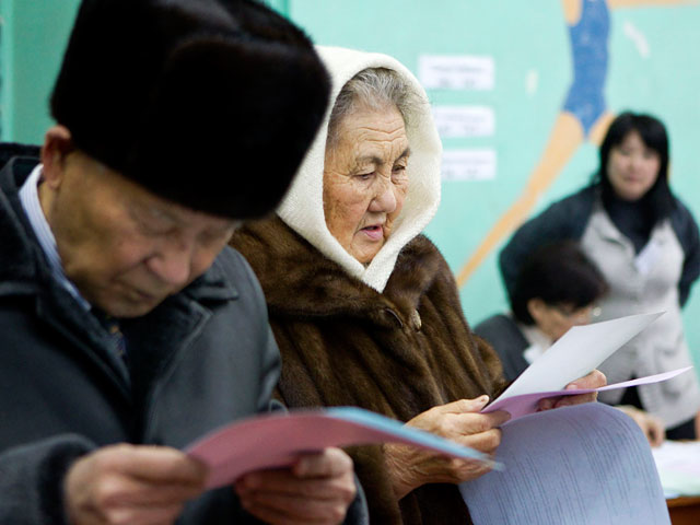 Казахстан в воскресенье выбирает новую нижнюю палату парламента на смену ныне действующему однопартийному мажилису