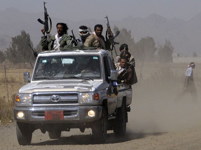 Вооруженные сторонники оппозиции направляются в столицу Йемена, 23 декабря 2011 года