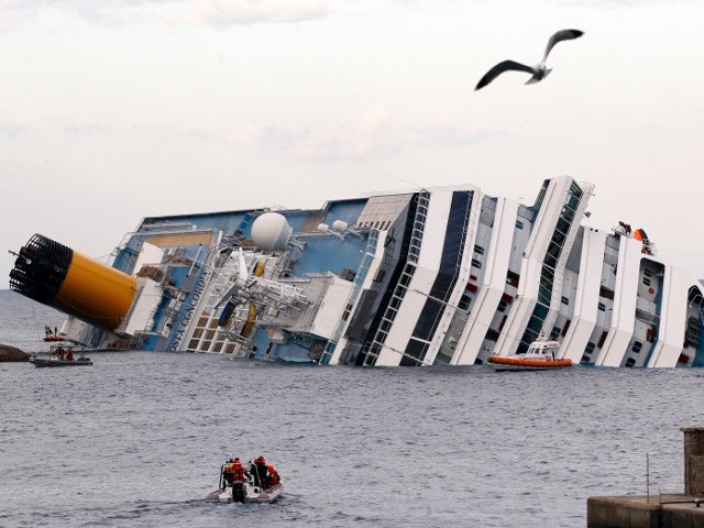 Причиной крушения лайнера Costa Concordia, напоровшегося на скалы возле итальянского острова Джильо, стали многочисленные "ошибки в принятии решений" капитаном судна Франческо Скеттино. Об этом говорится в заявлении компании-владельца