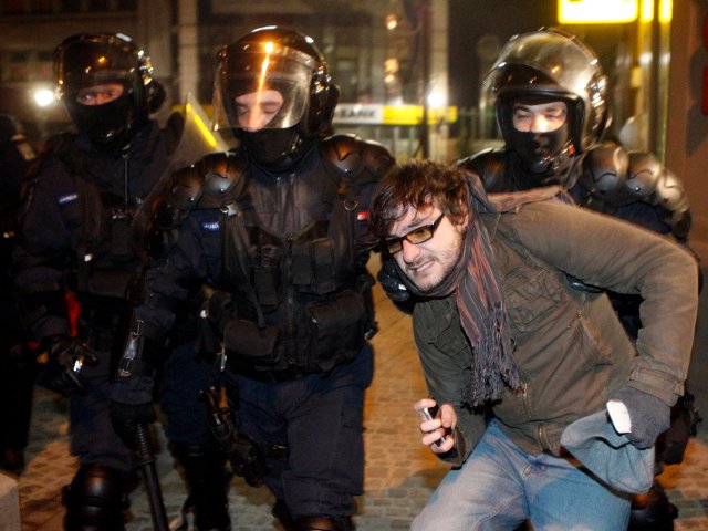 Свыше 30 человек пострадали в столице Румынии, Бухаресте, во время антиправительственных демонстраций с требованием отставки президента Траяна Бэсеску