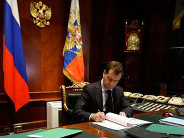 Президент России Дмитрий Медведев подписал указ о досрочном прекращении полномочий губернатора Волгоградской области Анатолия Бровко