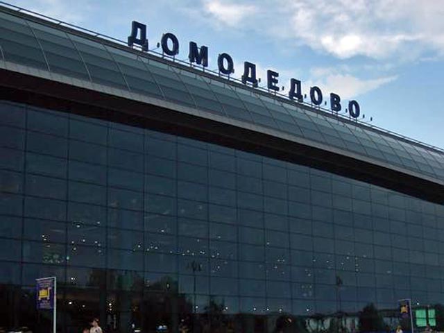 До 7 февраля Goldman Sachs, консультирующий владельцев аэропорта "Домодедово", принимает заявки на покупку аэропорта. Продажей "Домодедова" сделка может и не ограничиться, она может привести к объединению трех столичных аэропортов