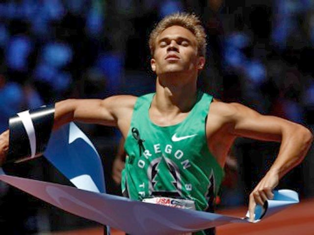 Американский бегун на 800-метровую дистанцию Ник Симмондс продал на аукционе рекламную площадь на своем плече
