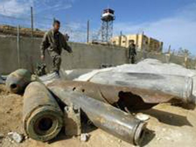 Примерно полторы тысячи танковых снарядов украдены с израильской военной базы в пустыне Негев