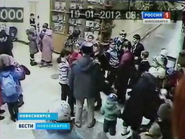 Новосибирской области полиция выясняет обстоятельства избиения в школе детей, на которых напал родитель одной из учениц. Мужчина решил таким образом заступиться за дочь, которую, якобы, обижали сверстники