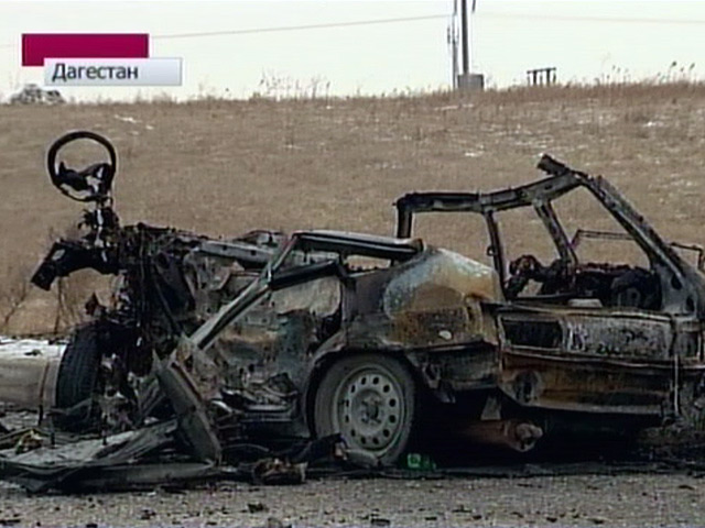В Дагестане возле города Избербаш взорвался автомобиль, в котором, по-видимому, находились трое неудавшихся террористов, надеявшихся совершить теракт в черте города