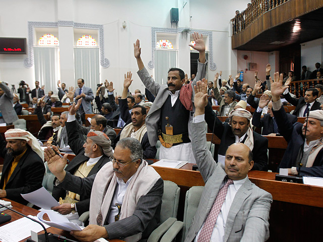 Парламент Йемена принял в субботу закон, который предоставляет бывшему главе государства Али Абдалле Салеху абсолютный политический и юридический иммунитет