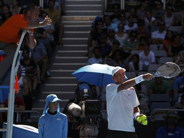 Чех Томаш Бердых вызвал бурю негодования у австралийских любителей тенниса, не пожав руку испанцу Николасу Альмагро после победы в матче 1/8 финала Australian Open