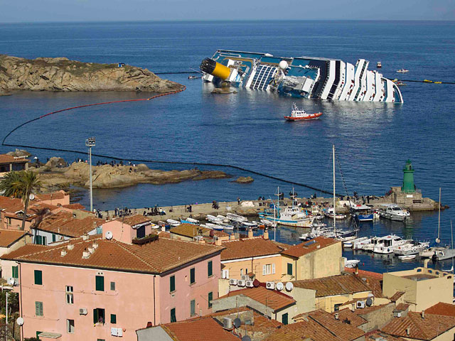 В Италии ситуация с поиском тел пропавших без вести при крушении круизного лайнера Costa Concordia близ острова Джильо осложняется в связи с высказанным предположением, что на корабле могли плыть незарегистрированные пассажиры и нелегалы из команды