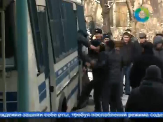 16 января около 11 утра по местному времени в ходе плановой проверки сотрудниками ГСИН арестанты Бишкекского СИЗО-1 устроили массовые беспорядки