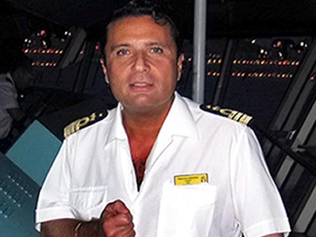 Капитан круизного лайнера Costa Concordia, потерпевшего крушение 13 января в Средиземном море у западного побережья Италии, не хотел подходить слишком близко к берегу, но был вынужден принять такое решение