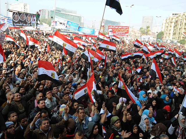 Годовщина свержения Хосни Мубарака в Египте омрачилась давкой на площади Тахрир в центре столицы
