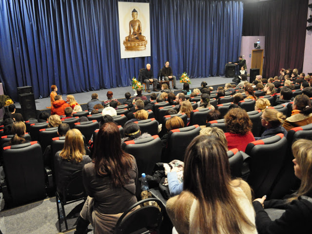 В Москве и Петербурге проходят "Дни буддизма". Обе российские столицы посетит известный лама, последователь буддизма школы Карма Кагью - датчанин Оле Нидал