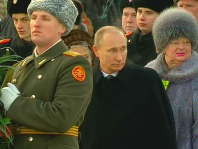 Владимир Путин прибыл в Северную столицу, чтобы принять участие в мемориальной церемонии, а Дмитрий Медведев направил официальное поздравление ветеранам, а также жителям Санкт-Петербурга и Ленинградской области