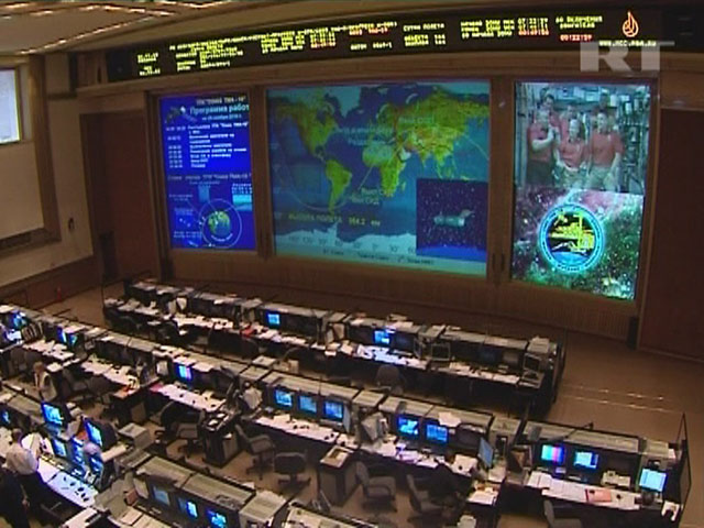 Российский ЦУП в ночь на воскресенье провел внеплановую коррекцию орбиты МКС для уклонения станции от космического мусора - обломков китайского метеоспутника "Фэнъюн-1С"