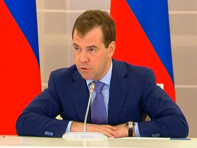 Президент России Дмитрий Медведев подобрал людей, которые заменят лишившихся недавно работы губернаторов Архангельской и Волгоградской областей