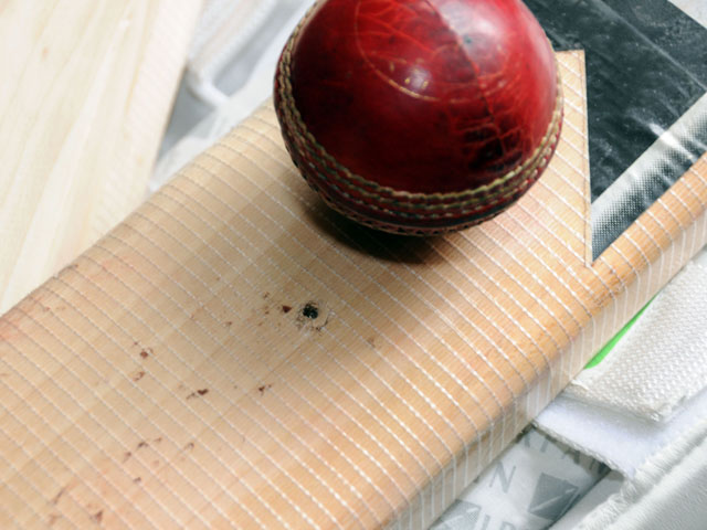 В Бангладеш крикетный судья убил битой 15-летнего зрителя, выбежавшего на поле во время матча