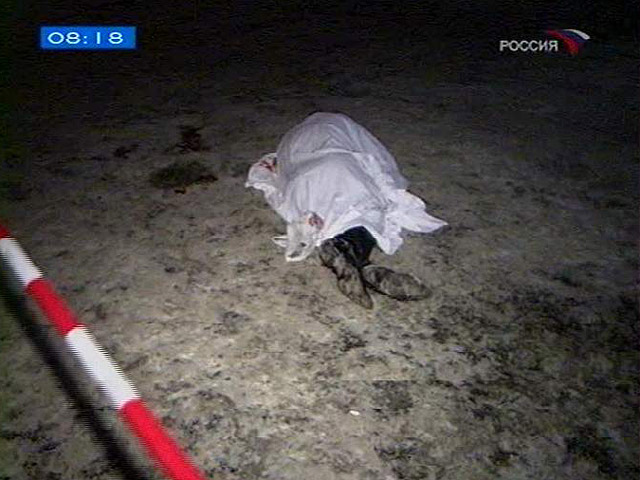 Во вторник вечером в подъезде дома № 4/24 по Саранской улице в Жулебино был обнаружен труп гражданина Азербайджана с огнестрельными ранениями в живот и голову