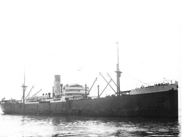 Слитки пролежали под водой более полувека, после того, как корабль, который являлся британским торговым судном Port Nicholson, был потоплен в 1942 году немецкой подлодкой