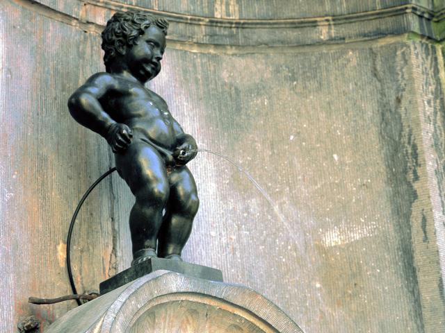 Символ Брюсселя, известный на весь мир фонтан "Писающий мальчик", временно прекратил функционирование из-за возможных ночных заморозков