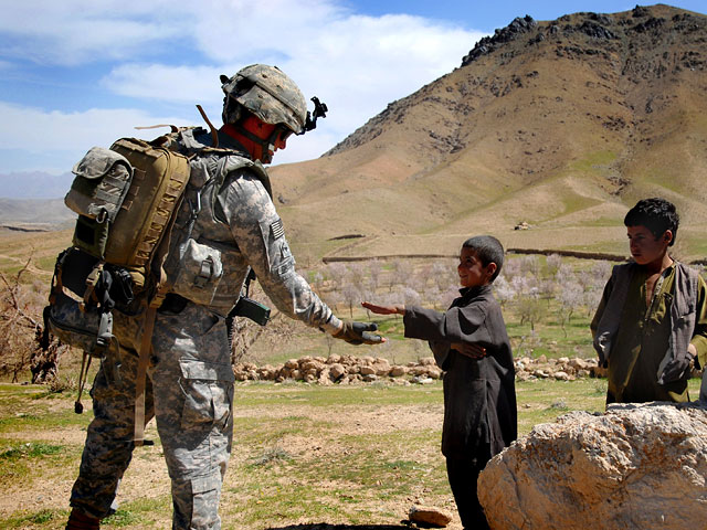 США начинают вывод войск из Афганистана, оставляя там "учебную армию"