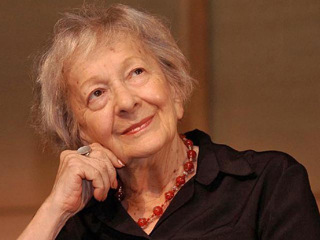 В Польше в возрасте 88 лет скончалась известная польская поэтесса Вислава Шимборская, которая в 1996 году была удостоена Нобелевской премии по литературе
