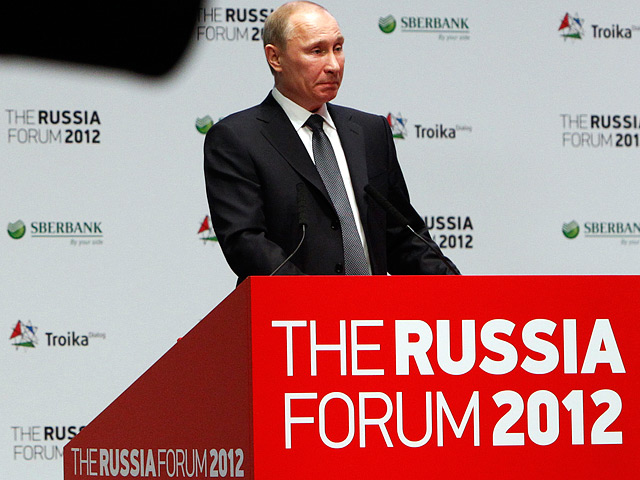 2 февраля премьер Владимир Путин встретился с участниками форума "Россия-2012", и вступил в дискуссию с лауреатами Нобелевских премий по экономике о пользе или вреде демократии при проведении экономических реформ