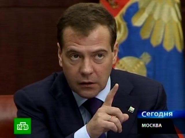 Медведев научил кавказцев принимать туристов: надо "не просто шашлыки жарить"
