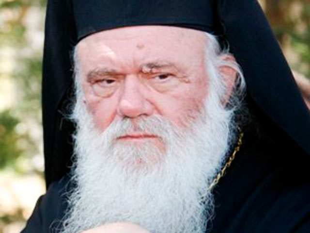 Предстоятель синода Элладской православной церкви, архиепископ Иероним, посетил в субботу вечером в афинской тюрьме арестованного игумена монастыря Ватопед Ефрема