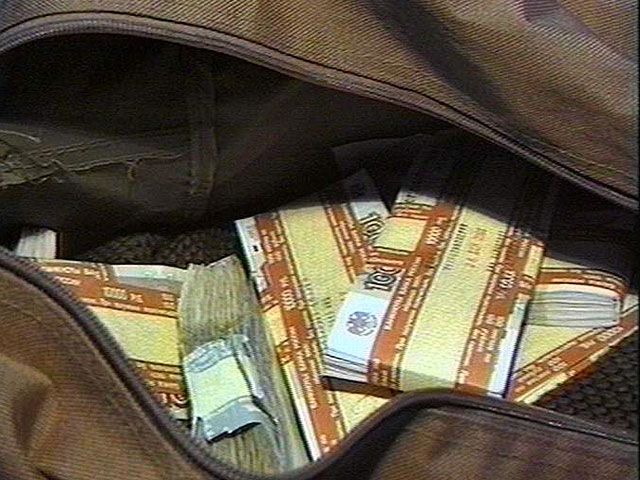 Чиновника Минпромторга избили в подъезде, отняв портфель с 1,5 млн рублей