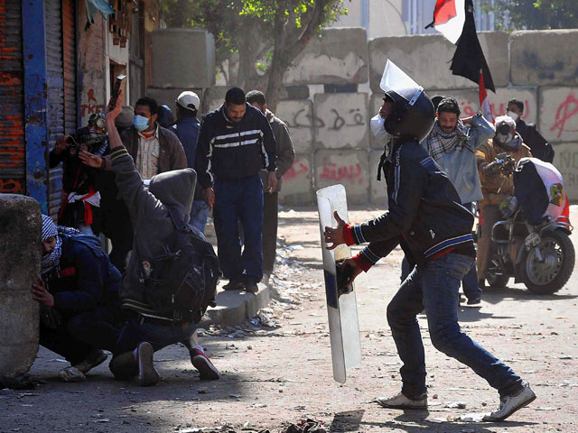 Столкновения в Каире продолжаются, несмотря на попытки примирения