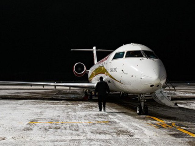 Пассажирский самолет CRJ-200 авиакомпании "Руслайн" с неисправностью благополучно совершил посадку в аэропорту "Южно-Сахалинск"