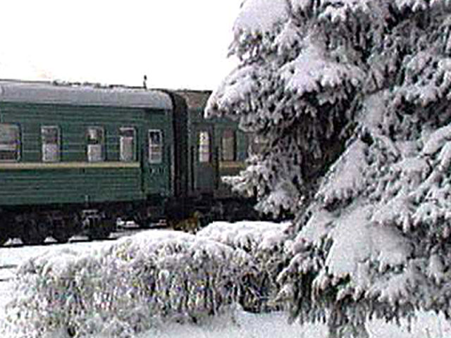 Пассажирский поезд сообщением Мангышлак-Алматы застрял в казахской степи по причине снежных заносов