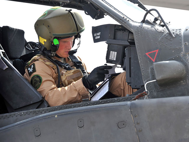 Британский принц Гарри продолжит служить в Афганистане, но на этот раз в качестве второго пилота боевого вертолета Apache