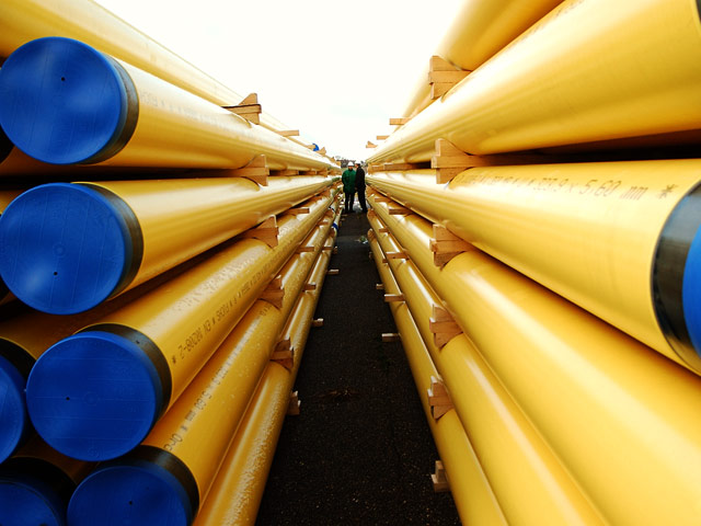 Литва, после реструктуризации своего газового сектора, намерена позволить российскому газовому концерну "Газпром" владеть долей в газораспределительных сетях, но лишь в качестве инвестора без решающего права голоса