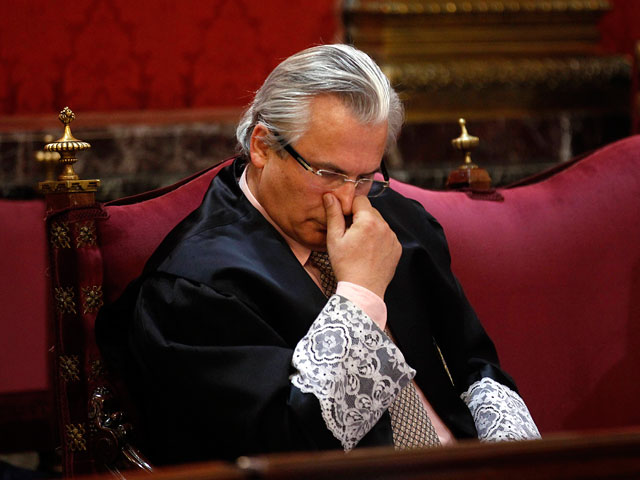 Верховный суд Испании признал виновным в незаконном прослушивании телефонных переговоров судью Бальтасара Гарсона и запретил ему заниматься юридической деятельностью в течение 11 лет