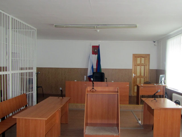В Карачаево-Черкесской республике (КЧР) участники судебного процесса напали на родственников обвиняемого при выходе из здания суда