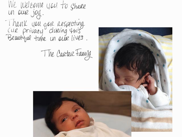 Американская певица Бейонсе Ноулз и ее муж рэппер Jay-Z выложили на специально созданном сайте HelloBlueIvyCarter первые фотографии своей дочери Блю Айви, родившейся 7 января