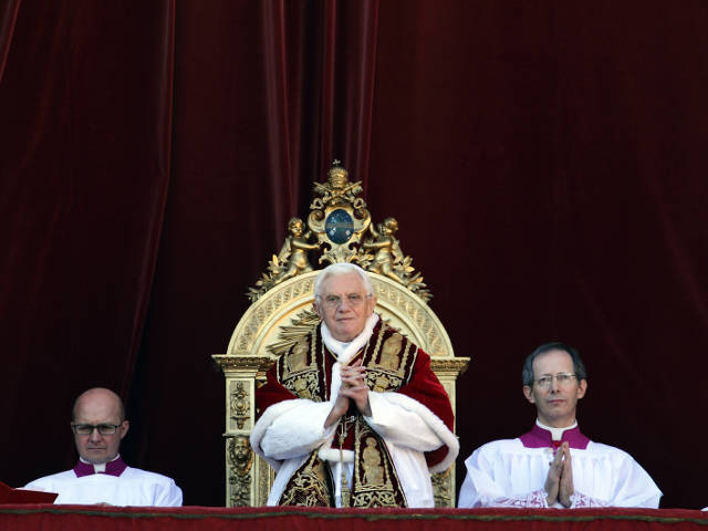 Бенедикт XVI призвал к прекращению кровопролития в Сирии