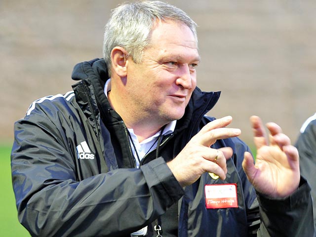 Руководство футбольного клуба "Анжи" приняло отставку главного тренера Юрия Красножана, объявил в понедельник вечером официальный сайт махачкалинцев
