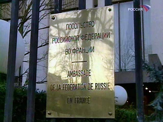 Посол России во Франции Александр Фролов извинился перед французской журналисткой и писательницей Анной Нива за инцидент с аннулированной визой