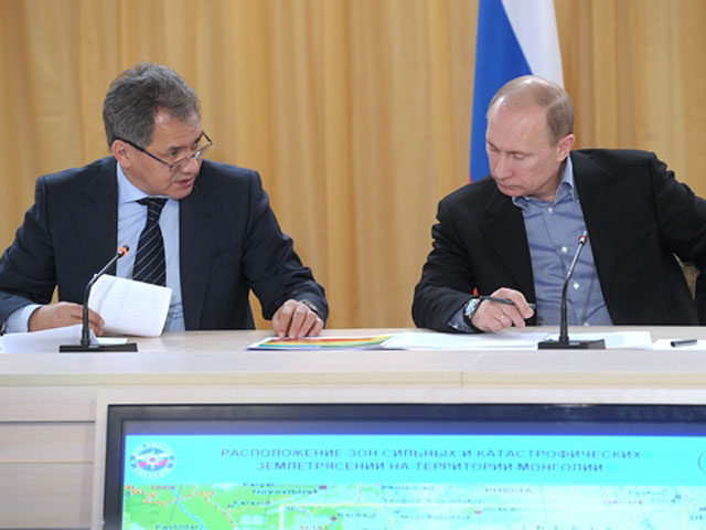 Глава МЧС РФ показал премьер-министру Владимиру Путину карту сейсмической активности, отметив, что активность более 9 баллов отмечена в районе Монголии