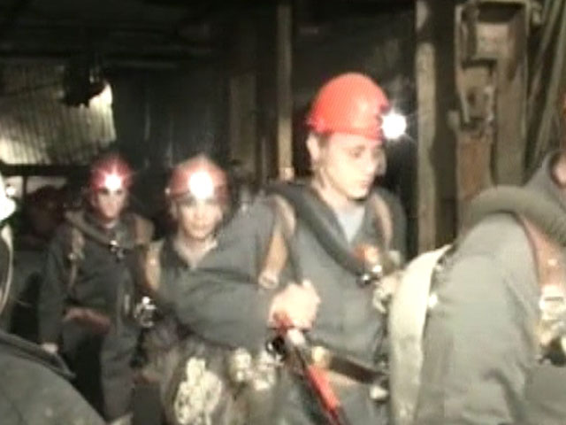 После обвала породы, который произошел на руднике "Потеряевский" близ города Рубцовска в Алтайском крае, на поверхность поднялись 99 человек